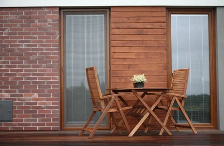 Braune Kunststofffenster - Oknoplast